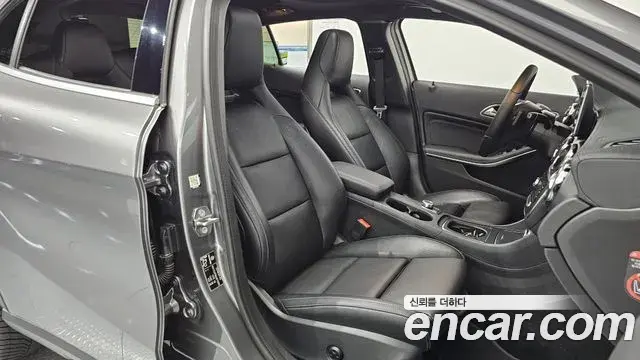 Mercedes-Benz GLA-Class 2018 — Photo 18/32