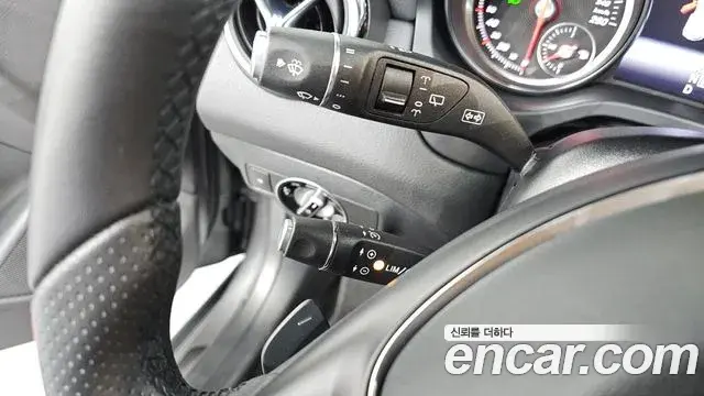Mercedes-Benz GLA-Class 2018 — Photo 30/32