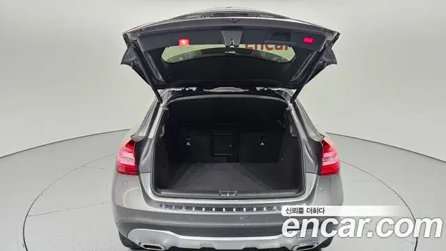 Mercedes-Benz GLA-Class 2018 — Photo 31/32