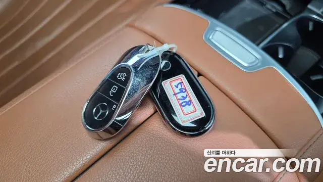 Mercedes-Benz S-Class 2021 — ფოტო 24/33