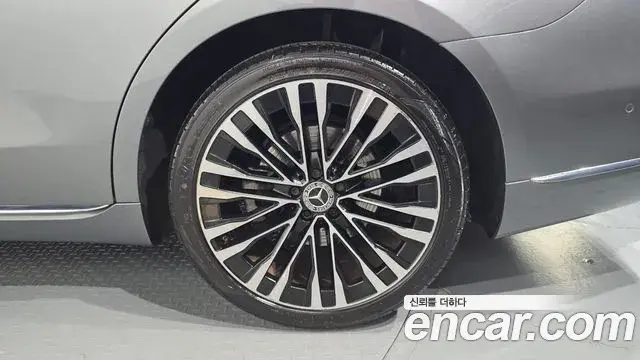 Mercedes-Benz S-Class 2021 — ფოტო 25/33