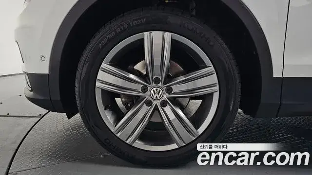 Volkswagen Tiguan 2018 — Şəkil 6/37