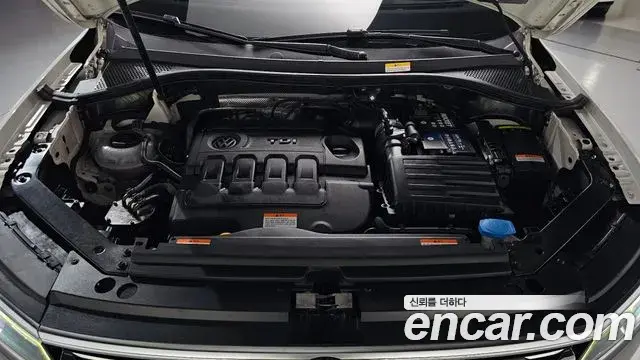 Volkswagen Tiguan 2018 — Şəkil 30/37