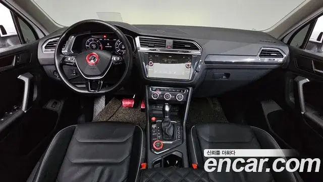 Volkswagen Tiguan 2018 — Şəkil 25/37