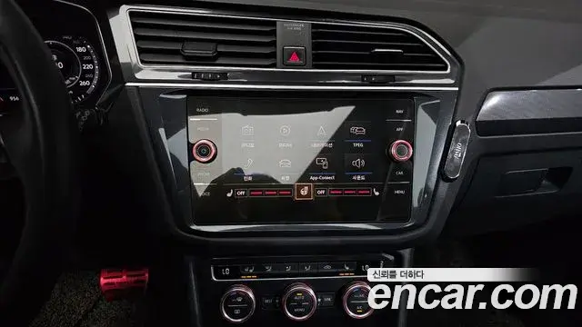 Volkswagen Tiguan 2018 — Şəkil 24/37