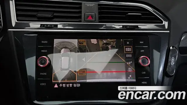 Volkswagen Tiguan 2018 — Şəkil 35/37