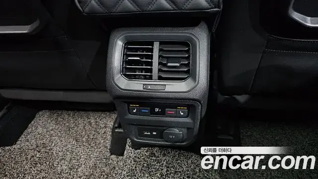 Volkswagen Tiguan 2018 — Şəkil 21/37