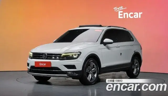 Volkswagen Tiguan 2018 — Şəkil 28/37