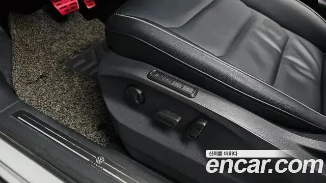 Volkswagen Tiguan 2018 — Şəkil 22/37