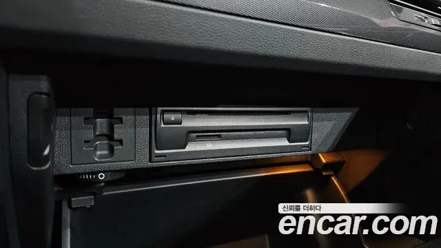 Volkswagen Tiguan 2018 — Şəkil 29/37
