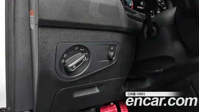 Volkswagen Tiguan 2018 — Şəkil 23/37