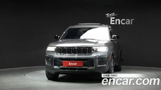 Jeep Grand Cherokee 2023 — Фото 3/20