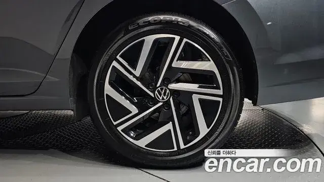 Volkswagen Jetta 2023 — ფოტო 32/35