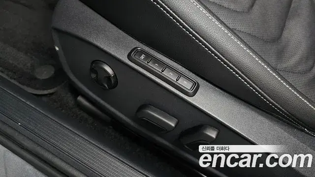 Volkswagen Jetta 2023 — ფოტო 33/35