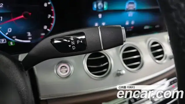 Mercedes-Benz E-Class 2021 — Фото 9/20