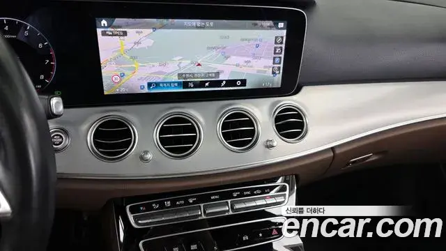 Mercedes-Benz E-Class 2021 — Фото 13/20