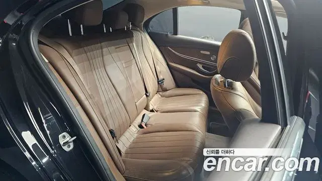 Mercedes-Benz E-Class 2019 — Фото 11/20