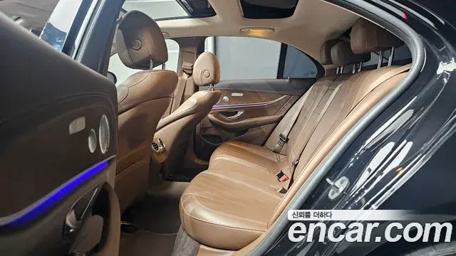 Mercedes-Benz E-Class 2019 — Фото 12/20