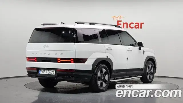 Hyundai Santa Fe 2024 — Фото 2/20
