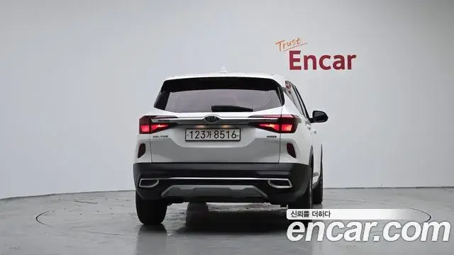 Kia Seltos 2020 — ფოტო 15/20