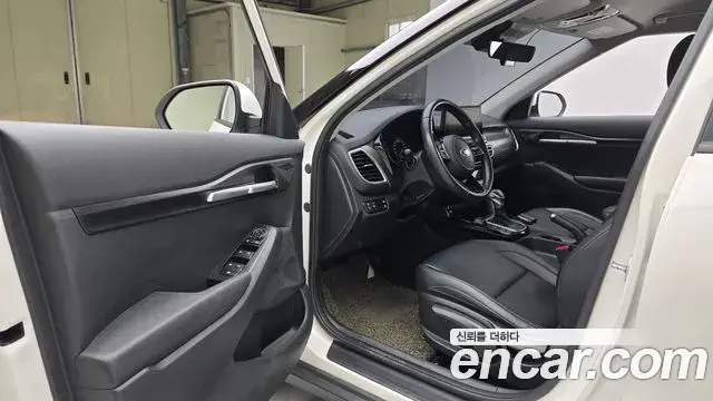 Kia Seltos 2020 — ფოტო 14/20