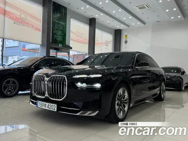 BMW 7 Series 2023 — Фото 10/20