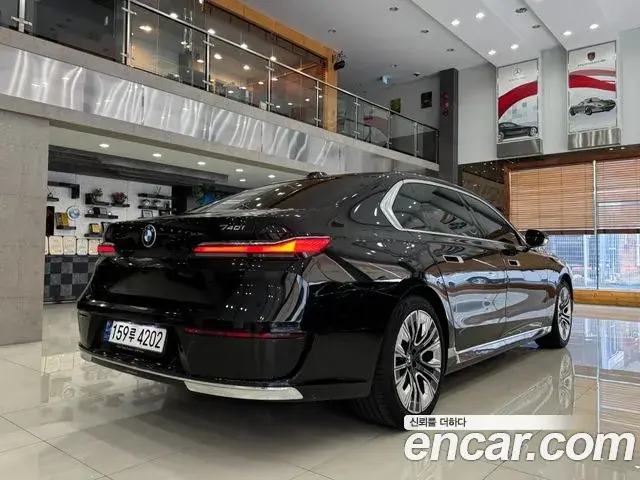 BMW 7 Series 2023 — Фото 1/20