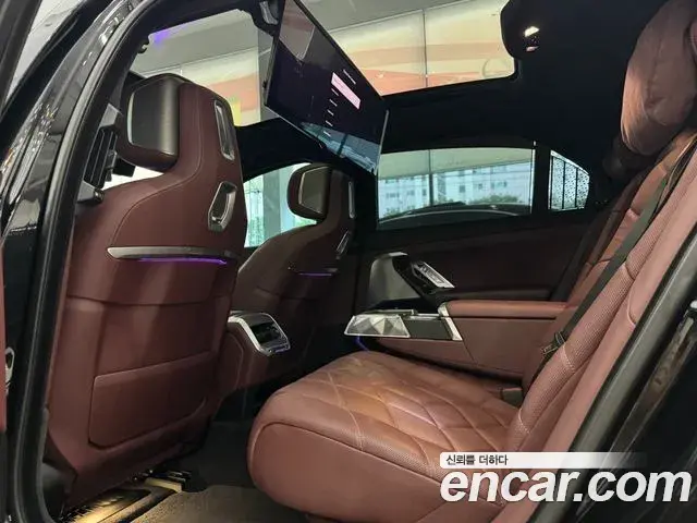 BMW 7 Series 2023 — Фото 14/20