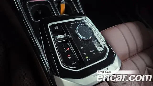 BMW 7 Series 2025 — Фото 9/20