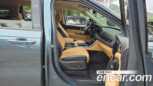 Kia Carnival 2020 — Фото 11/20