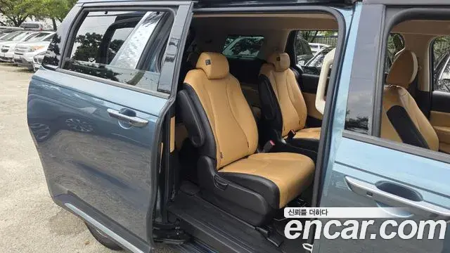 Kia Carnival 2020 — Фото 12/20