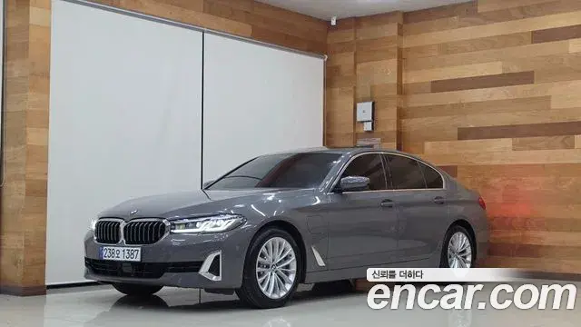 BMW 5 Series 2020 — Фото 10/20