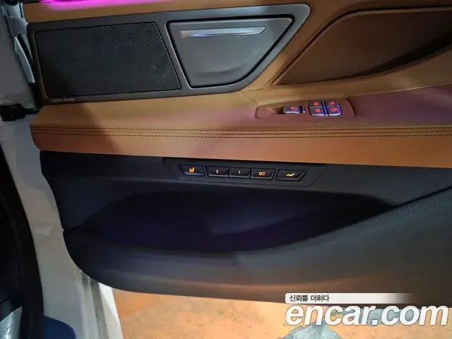 BMW 7 Series 2018 — Фото 13/20