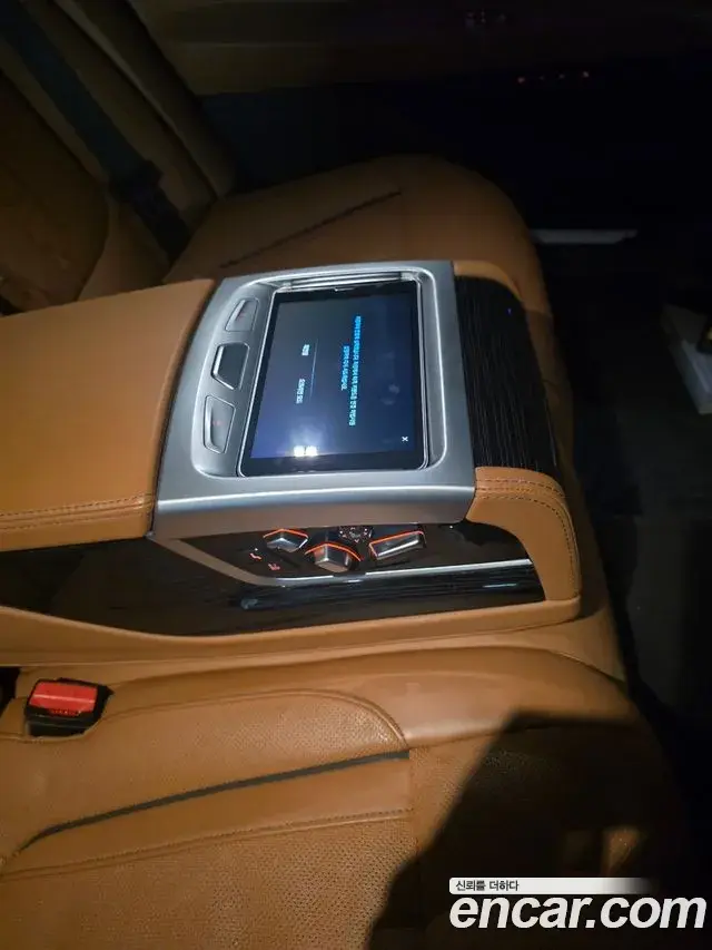 BMW 7 Series 2018 — Фото 14/20