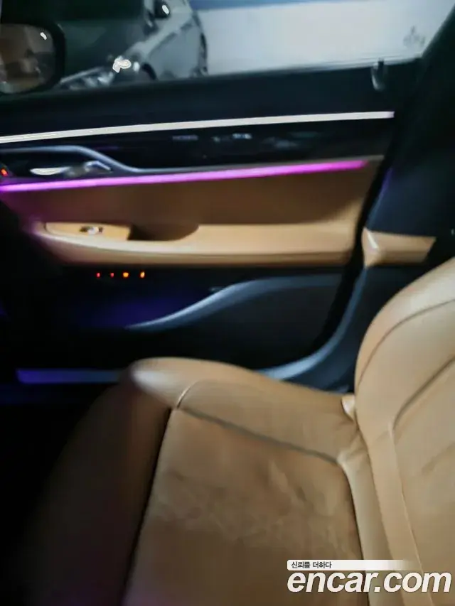 BMW 7 Series 2018 — Фото 17/20