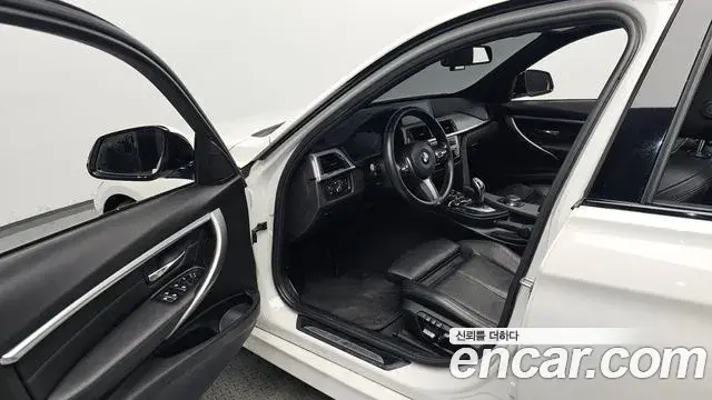 BMW 3 Series 2018 — Фото 10/20
