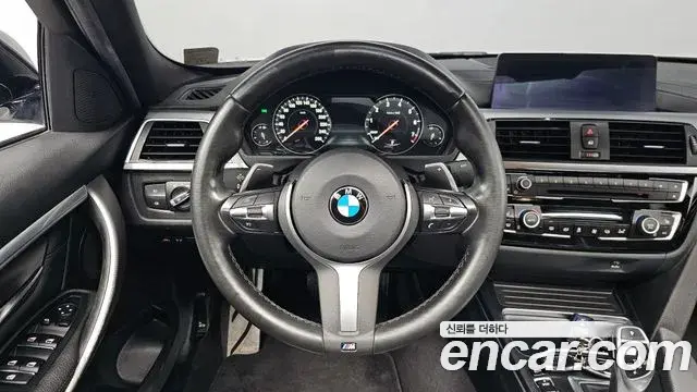 BMW 3 Series 2018 — Фото 13/20