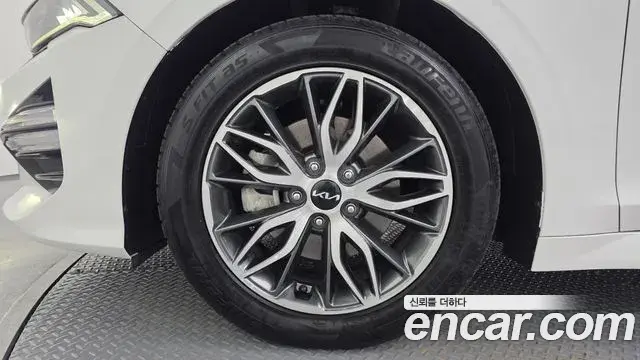 Kia K5 2022 — ფოტო 22/30