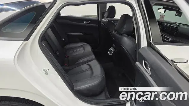 Kia K5 2022 — ფოტო 13/30