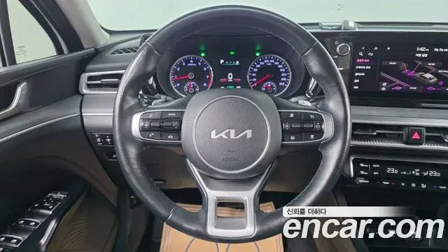 Kia K5 2022 — ფოტო 16/30