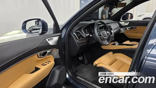 Volvo XC90 2022 — Фото 10/20