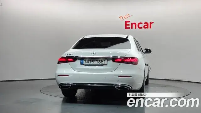 Mercedes-Benz E-Class 2020 — Фото 4/20