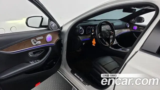 Mercedes-Benz E-Class 2020 — Фото 10/20