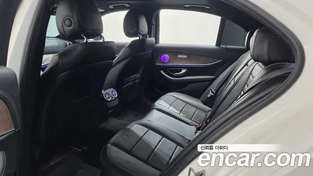 Mercedes-Benz E-Class 2020 — Фото 11/20