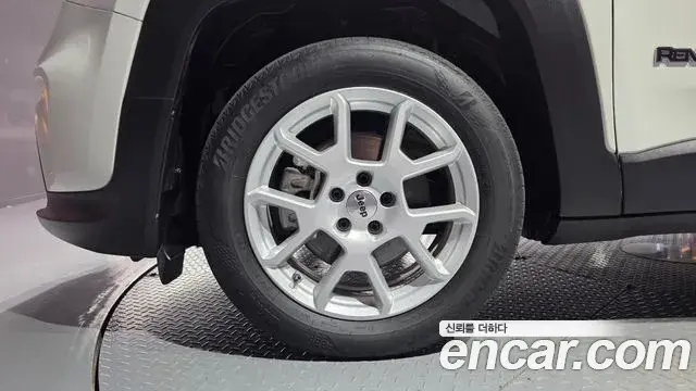 Jeep Renegade 2022 — Фото 5/20