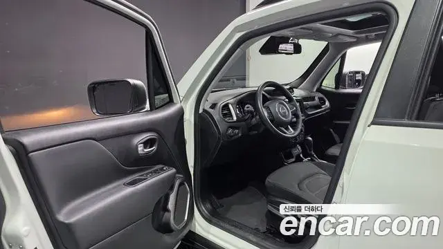 Jeep Renegade 2022 — Фото 10/20