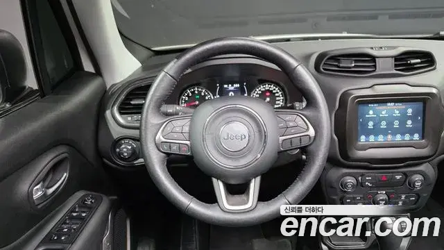 Jeep Renegade 2022 — Фото 13/20