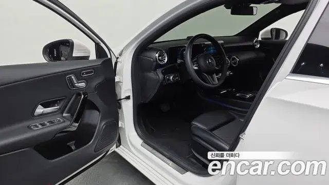 Mercedes-Benz A-Class 2020 — Фото 8/20