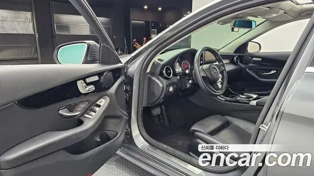 Mercedes-Benz C-Class 2018 — Фото 10/20