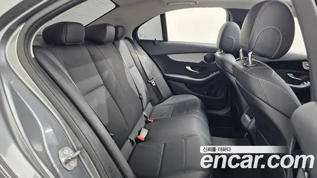 Mercedes-Benz C-Class 2018 — Фото 12/20